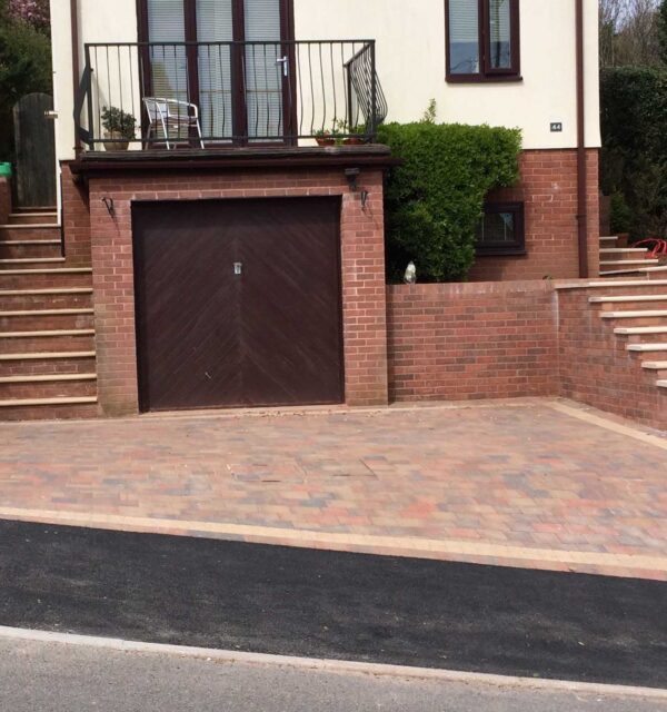 Photo of a block paver drive laid by Phil Oakley Contractors